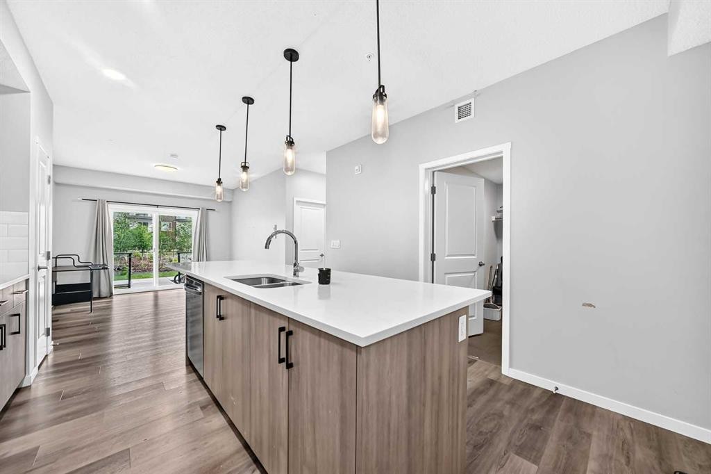 2105-33 Carringham Gate Nw, Calgary, AB