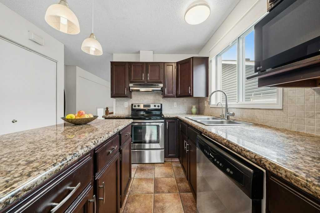 112 Cedargrove Way Sw, Calgary, AB