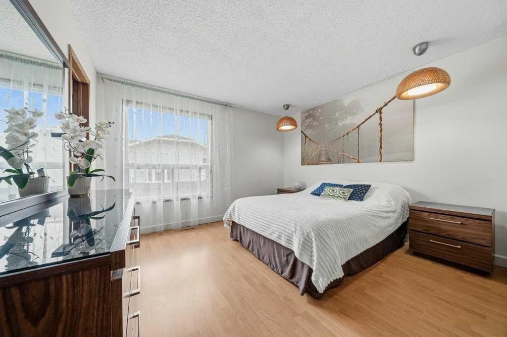 112 Cedargrove Way Sw, Calgary, AB