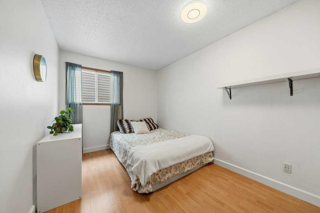 112 Cedargrove Way Sw, Calgary, AB