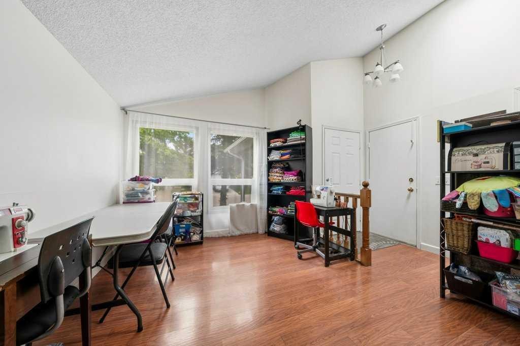 112 Cedargrove Way Sw, Calgary, AB