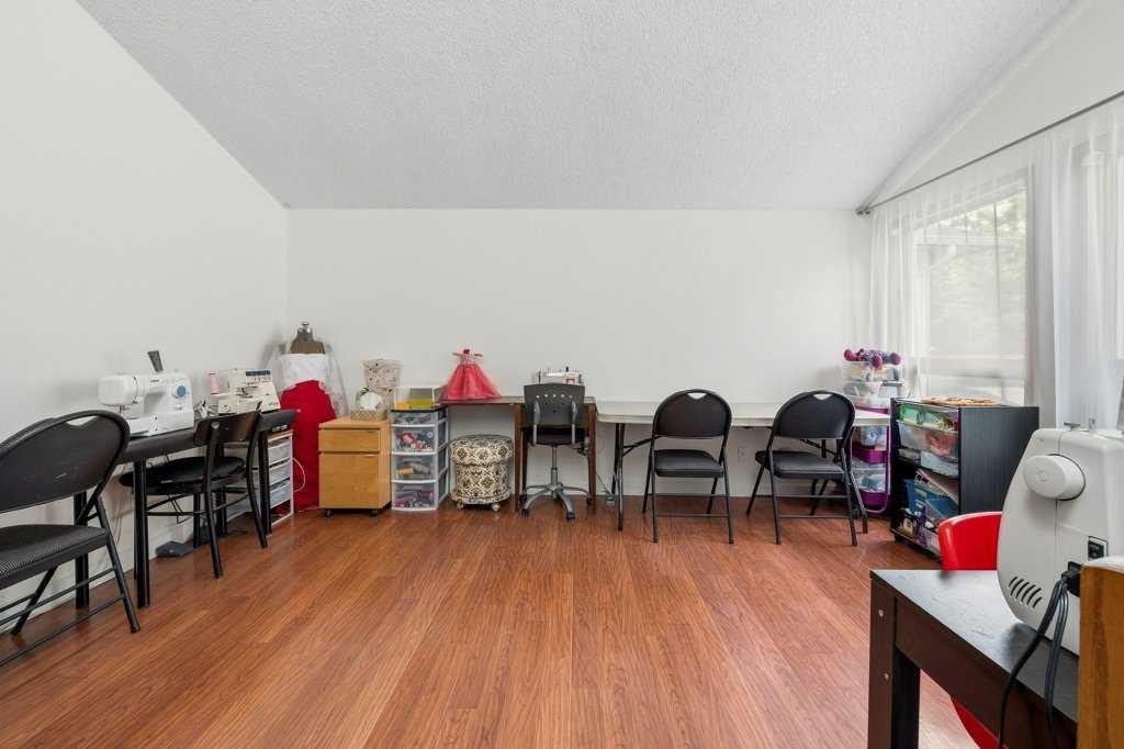 112 Cedargrove Way Sw, Calgary, AB