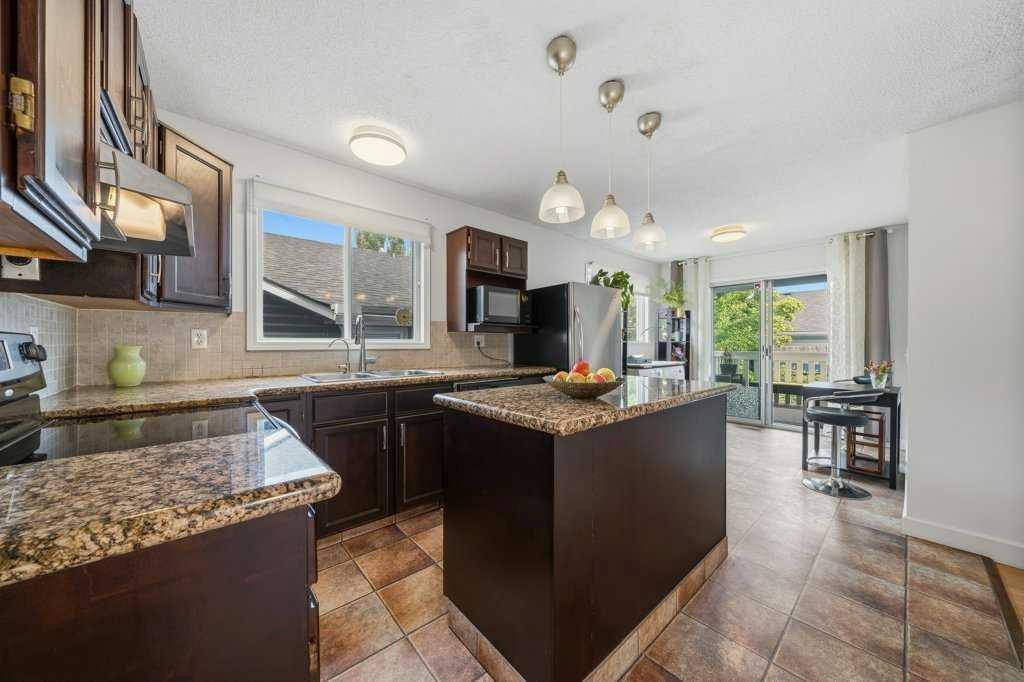 112 Cedargrove Way Sw, Calgary, AB