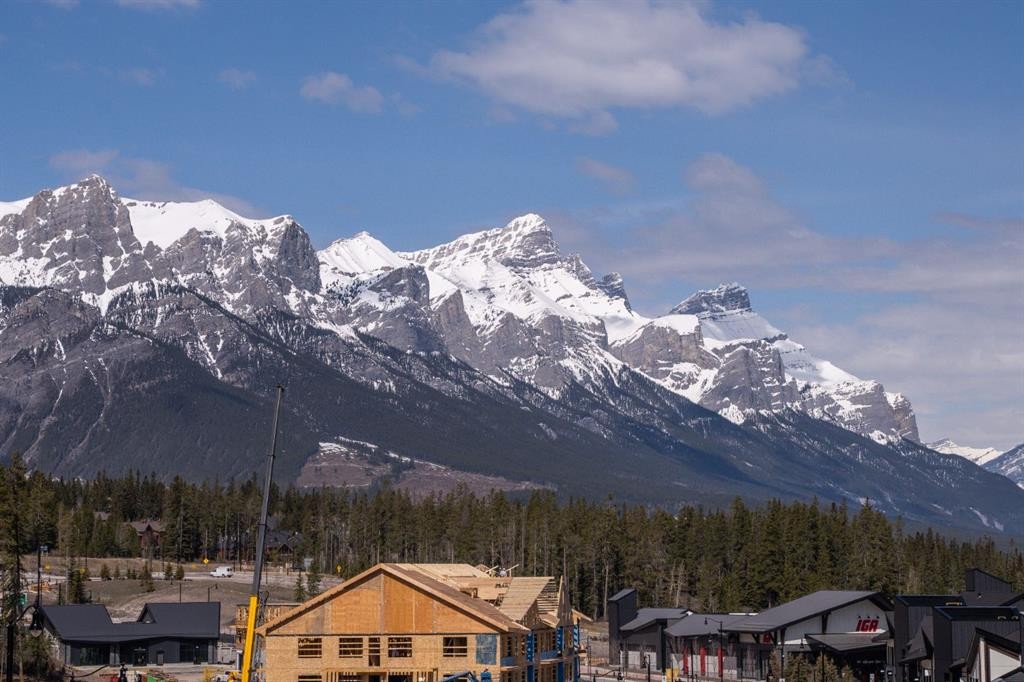 105-10 Cascade Ridge, Canmore, AB