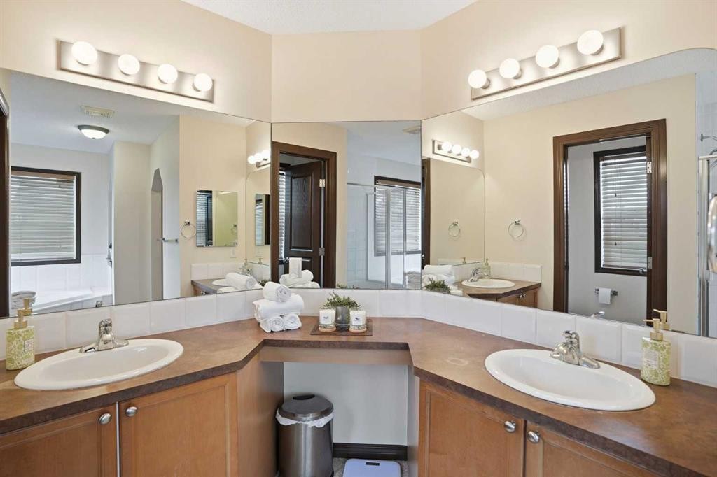6 Springborough Green Sw, Calgary, AB