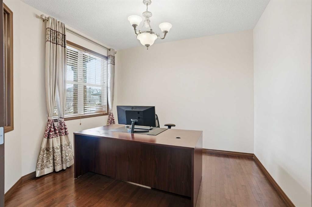 6 Springborough Green Sw, Calgary, AB
