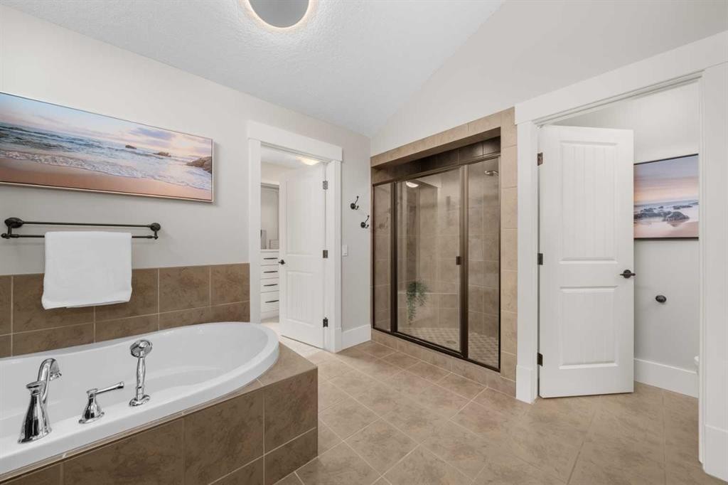 11 Aspen Cliff Place Sw, Calgary, AB - Indoor Photo Showing Bathroom