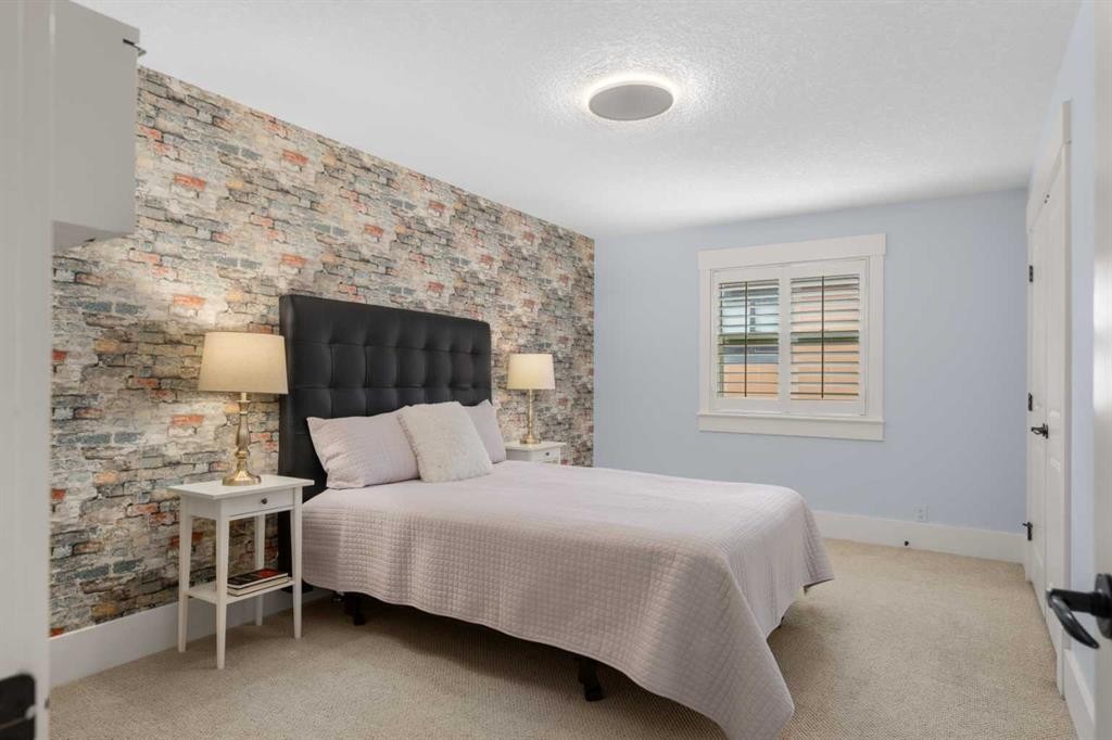 11 Aspen Cliff Place Sw, Calgary, AB - Indoor Photo Showing Bedroom
