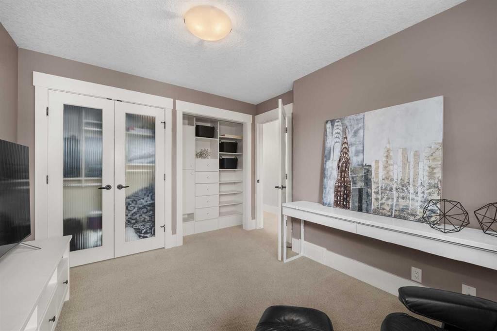 11 Aspen Cliff Place Sw, Calgary, AB - Indoor Photo Showing Other Room