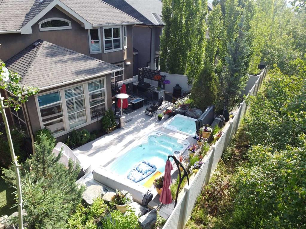 11 Aspen Cliff Place Sw, Calgary, AB - Outdoor