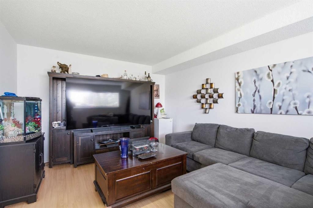 196 Gordon Drive Sw, Calgary, AB