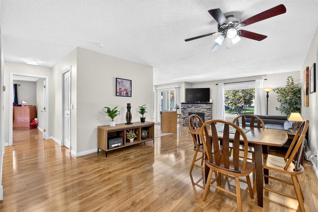 105-5105 Valleyview Park Se, Calgary, AB - Indoor Photo Showing Dining Room