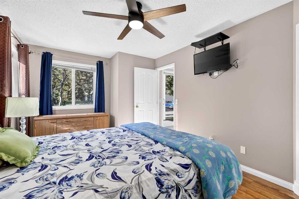 105-5105 Valleyview Park Se, Calgary, AB - Indoor Photo Showing Bedroom