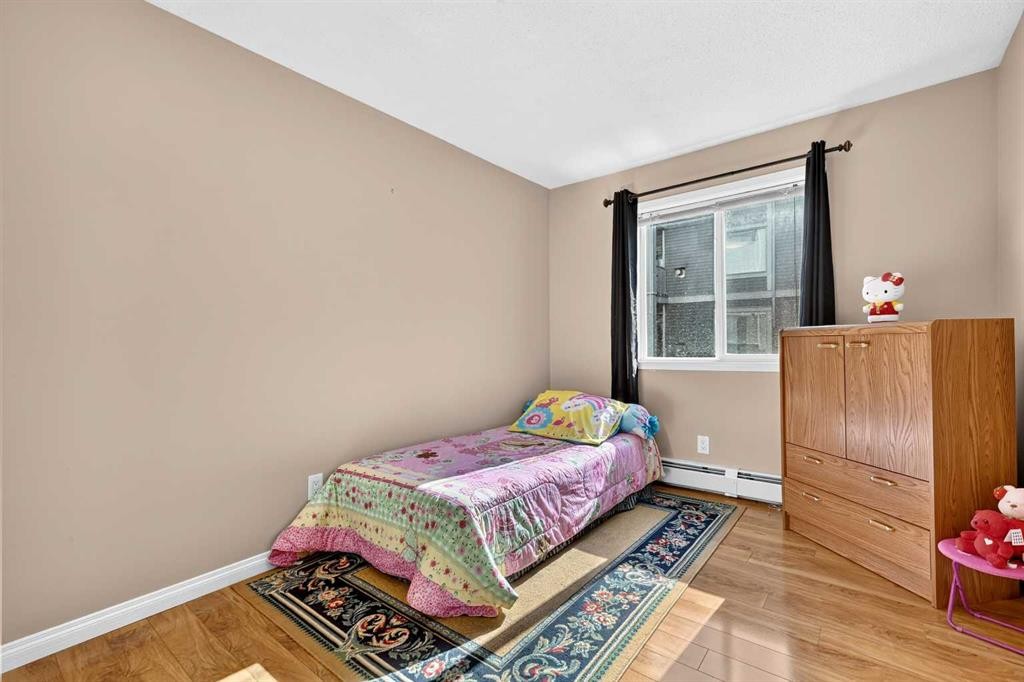 105-5105 Valleyview Park Se, Calgary, AB - Indoor Photo Showing Bedroom