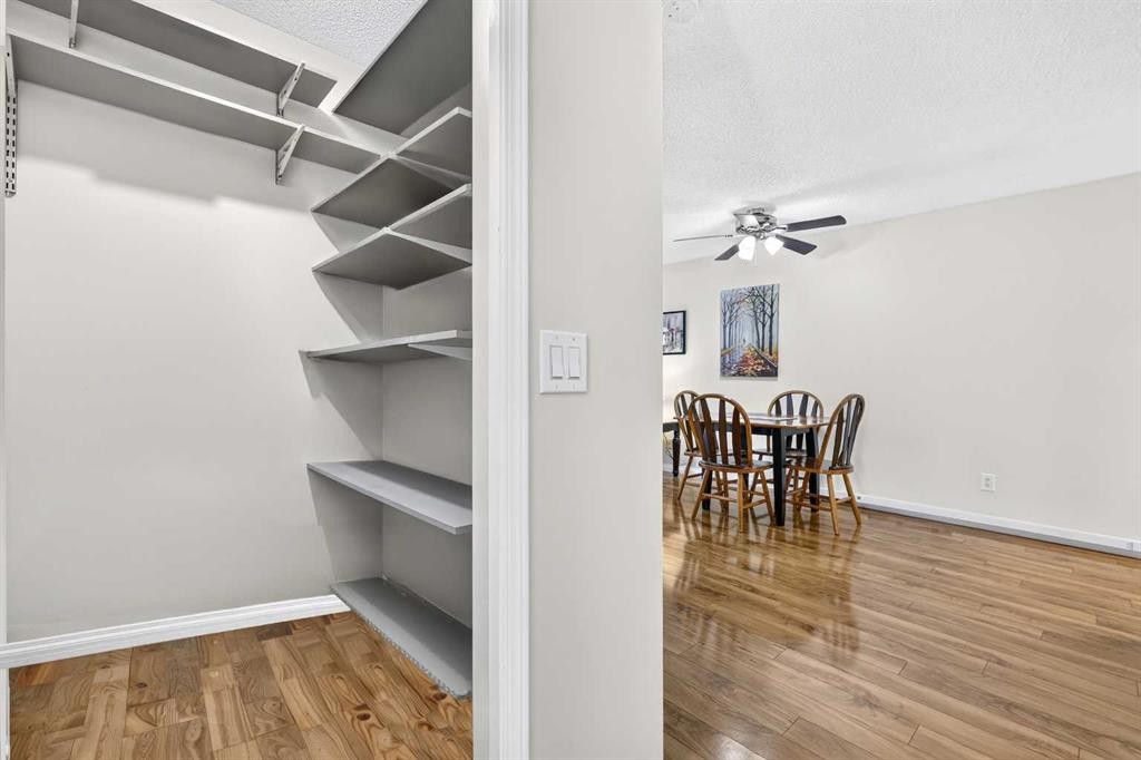 105-5105 Valleyview Park Se, Calgary, AB - Indoor