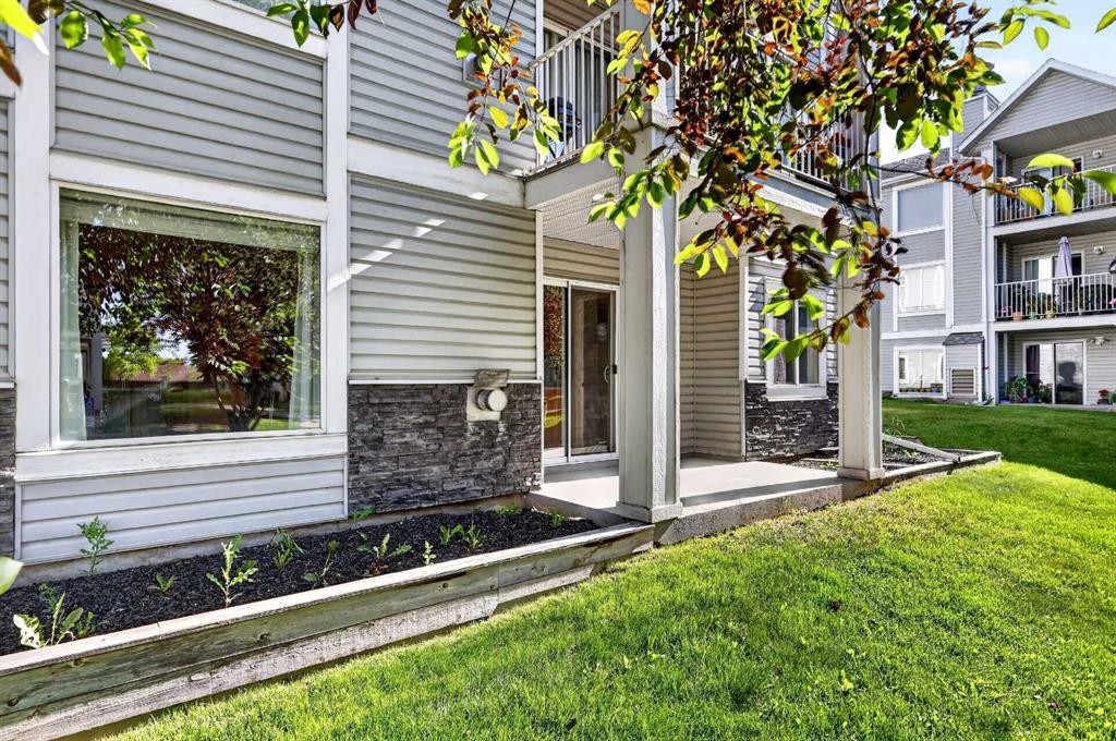 105-5105 Valleyview Park Se, Calgary, AB - Outdoor