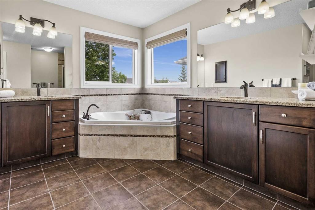 144 Silverado Skies Manor Sw, Calgary, AB - Indoor Photo Showing Bathroom