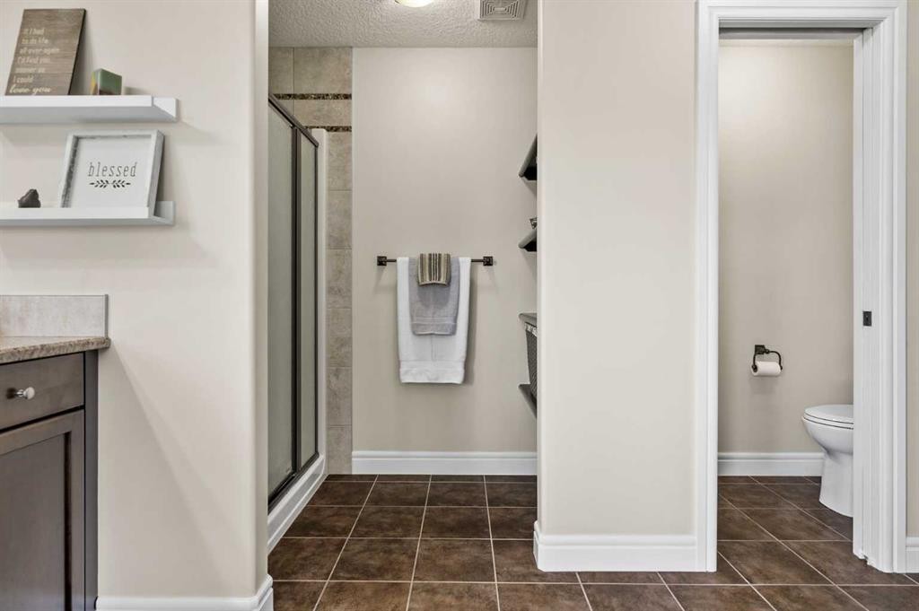 144 Silverado Skies Manor Sw, Calgary, AB - Indoor Photo Showing Bathroom