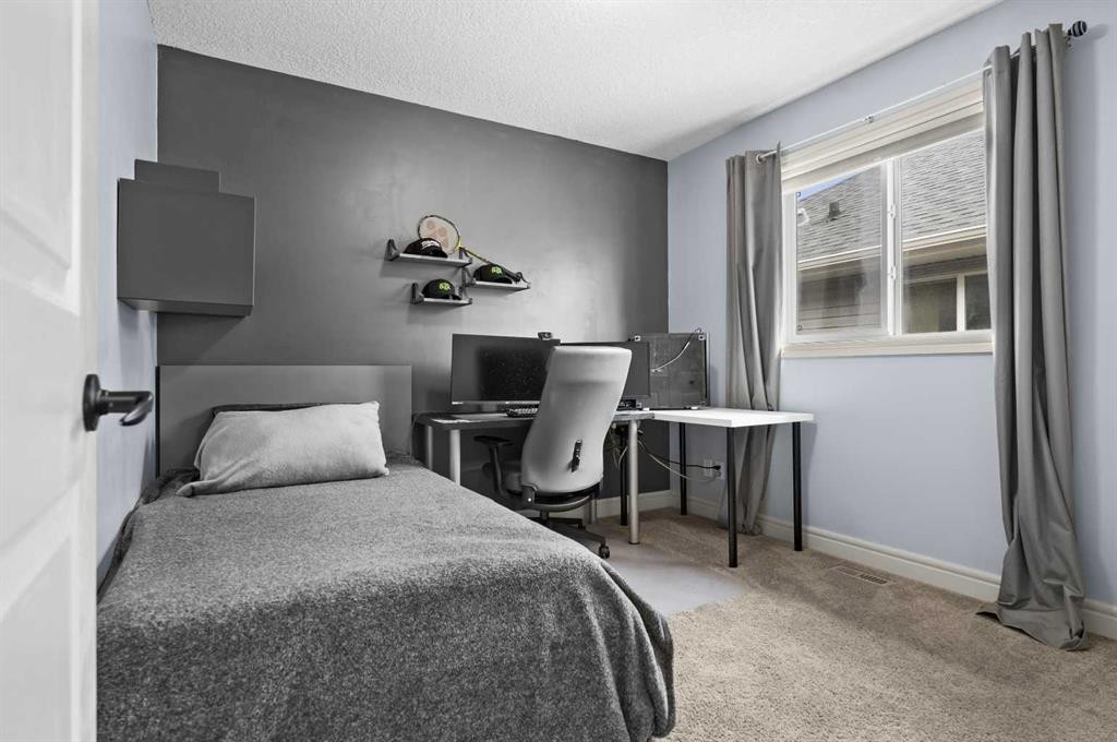 144 Silverado Skies Manor Sw, Calgary, AB - Indoor Photo Showing Bedroom