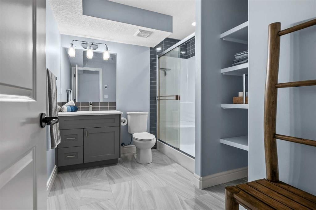 144 Silverado Skies Manor Sw, Calgary, AB - Indoor Photo Showing Bathroom