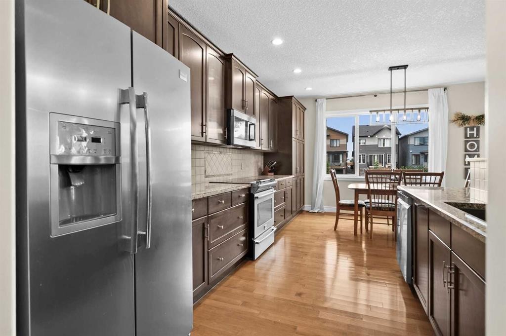 144 Silverado Skies Manor Sw, Calgary, AB - Indoor Photo Showing Kitchen With Upgraded Kitchen