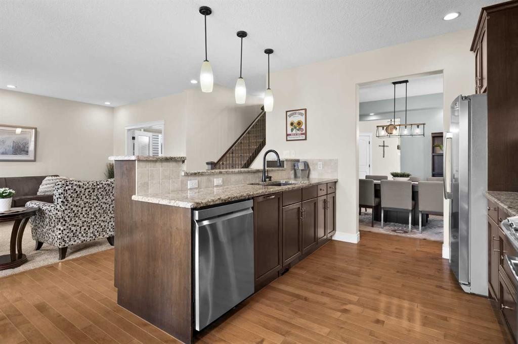 144 Silverado Skies Manor Sw, Calgary, AB - Indoor Photo Showing Kitchen With Upgraded Kitchen