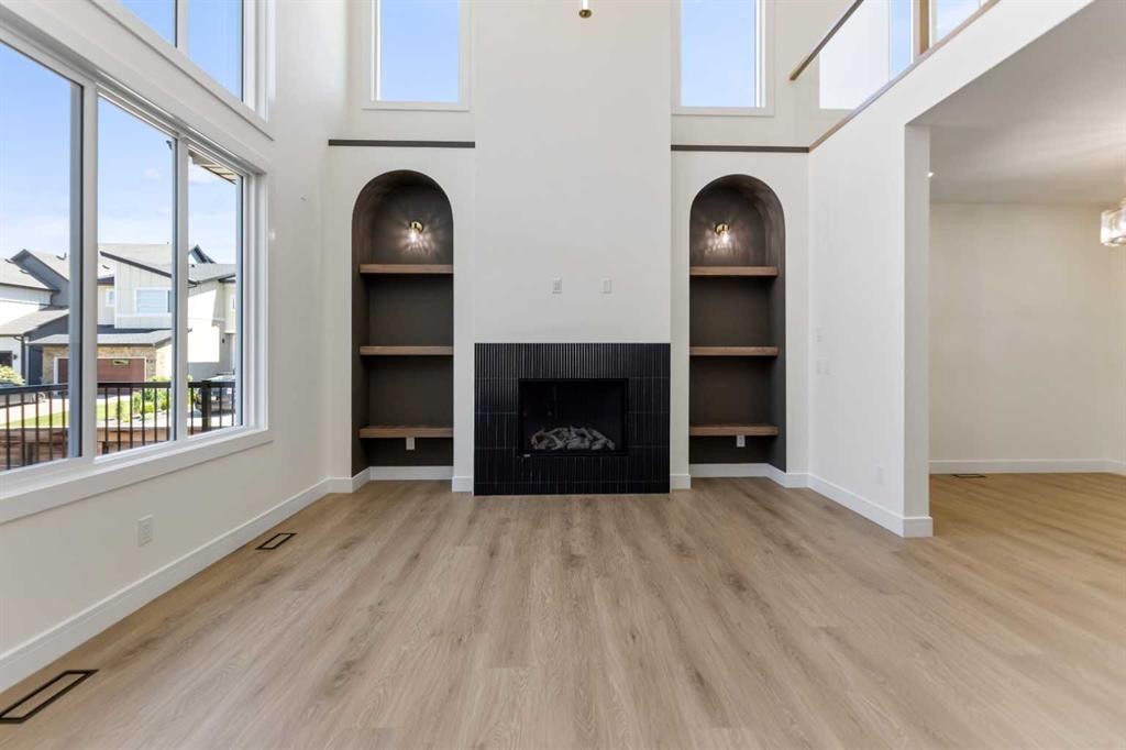 59 Walcrest View Se, Calgary, AB - Indoor With Fireplace