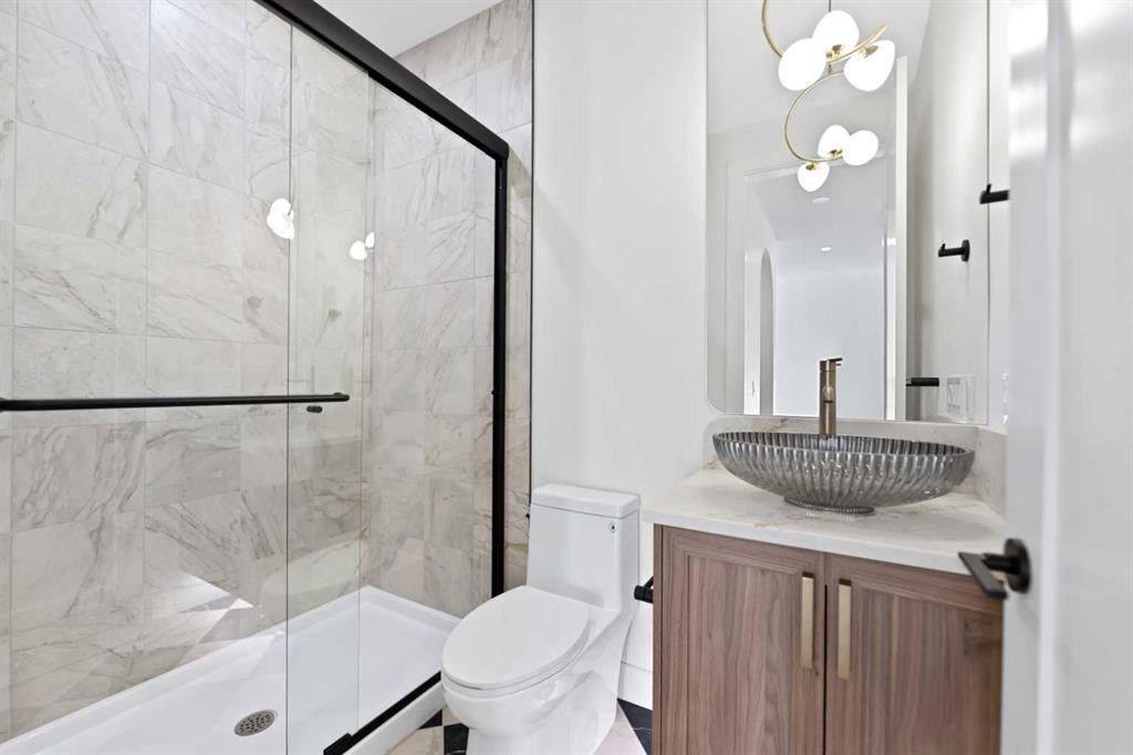 59 Walcrest View Se, Calgary, AB - Indoor Photo Showing Bathroom
