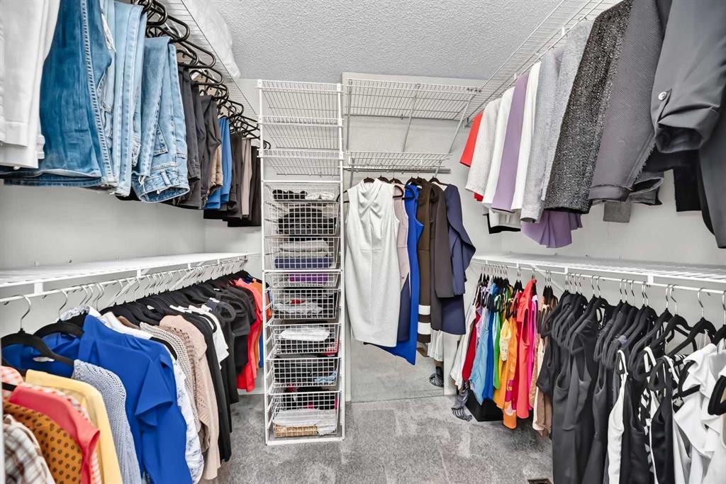 2405 17 Street Sw, Calgary, AB - Indoor With Storage