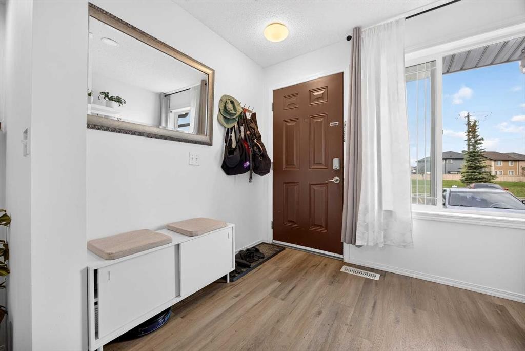 328 Saddlebrook Point Ne, Calgary, AB