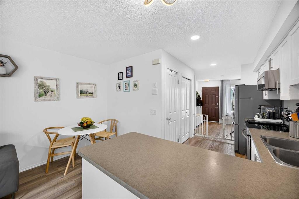328 Saddlebrook Point Ne, Calgary, AB