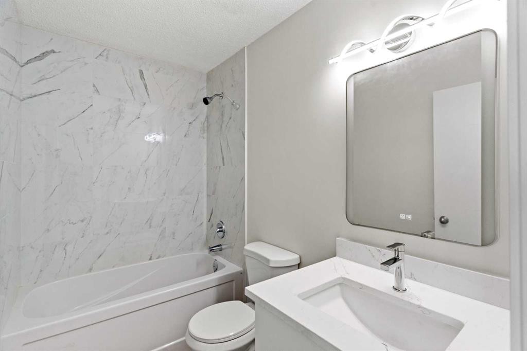 937 Marcombe Drive Ne, Calgary, AB - Indoor Photo Showing Bathroom