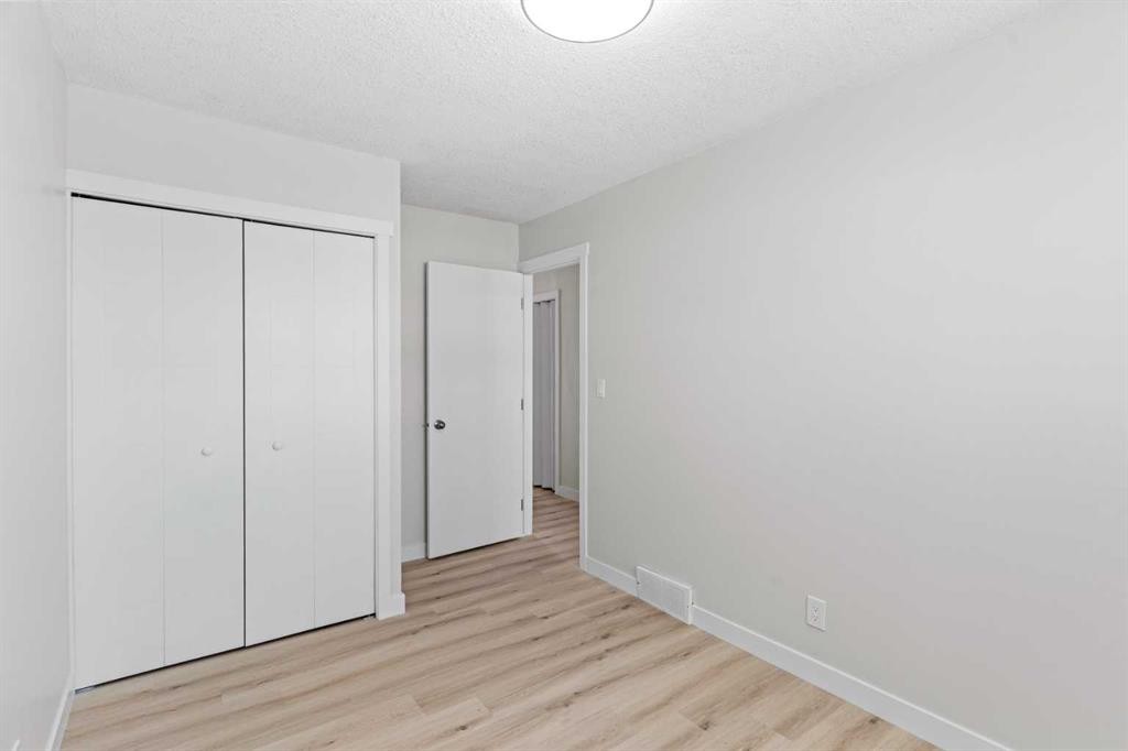 937 Marcombe Drive Ne, Calgary, AB - Indoor Photo Showing Other Room