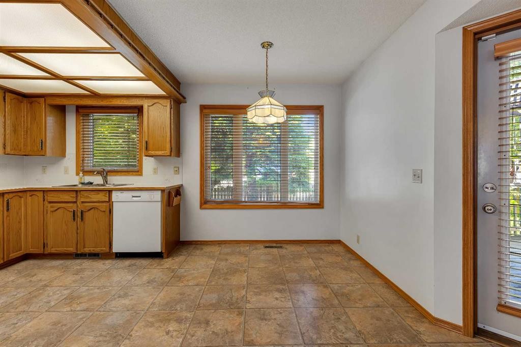 83 Sanderling Road Nw, Calgary, AB