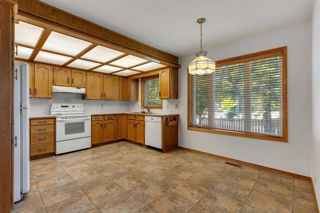 83 Sanderling Road Nw, Calgary, AB