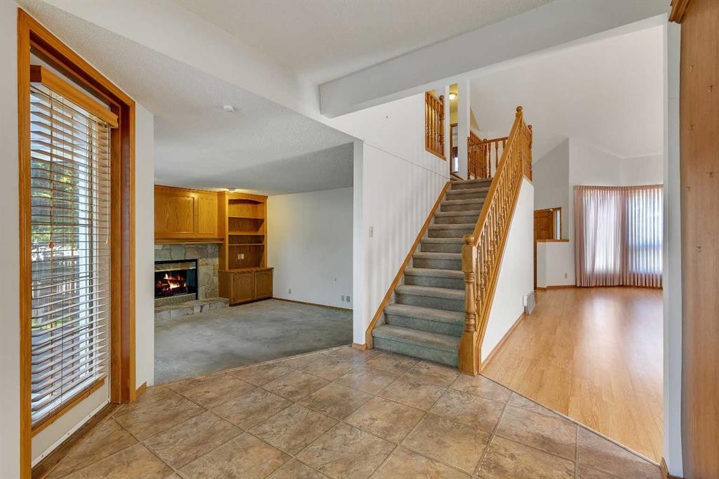 83 Sanderling Road Nw, Calgary, AB
