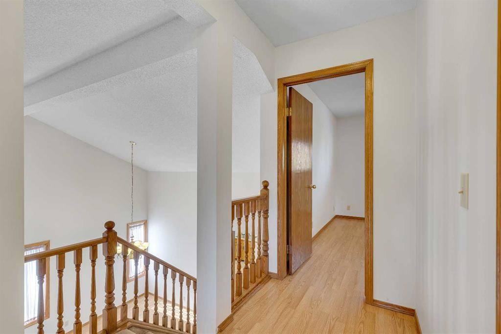 83 Sanderling Road Nw, Calgary, AB