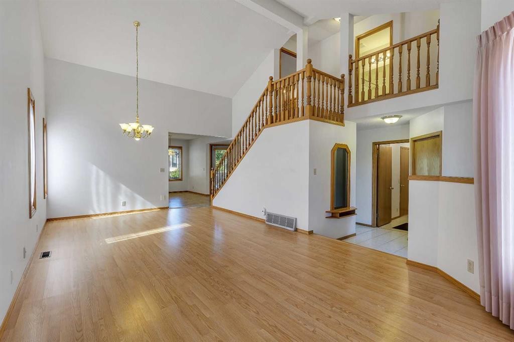 83 Sanderling Road Nw, Calgary, AB