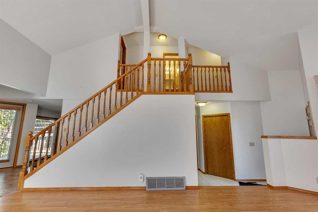 83 Sanderling Road Nw, Calgary, AB