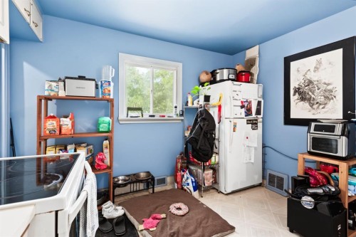 2620 5 Avenue Nw, Calgary, AB - Indoor