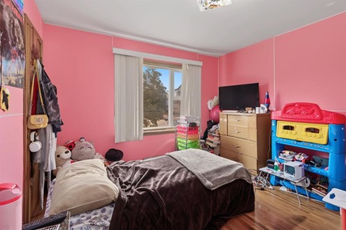 2620 5 Avenue Nw, Calgary, AB - Indoor Photo Showing Bedroom