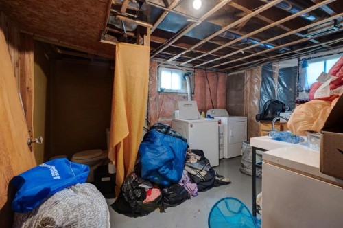 2620 5 Avenue Nw, Calgary, AB - Indoor Photo Showing Laundry Room
