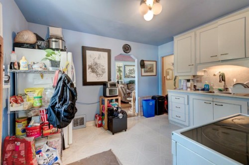 2620 5 Avenue Nw, Calgary, AB - Indoor Photo Showing Kitchen