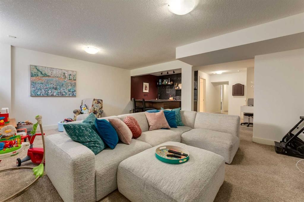 2421 1 Avenue Nw, Calgary, AB