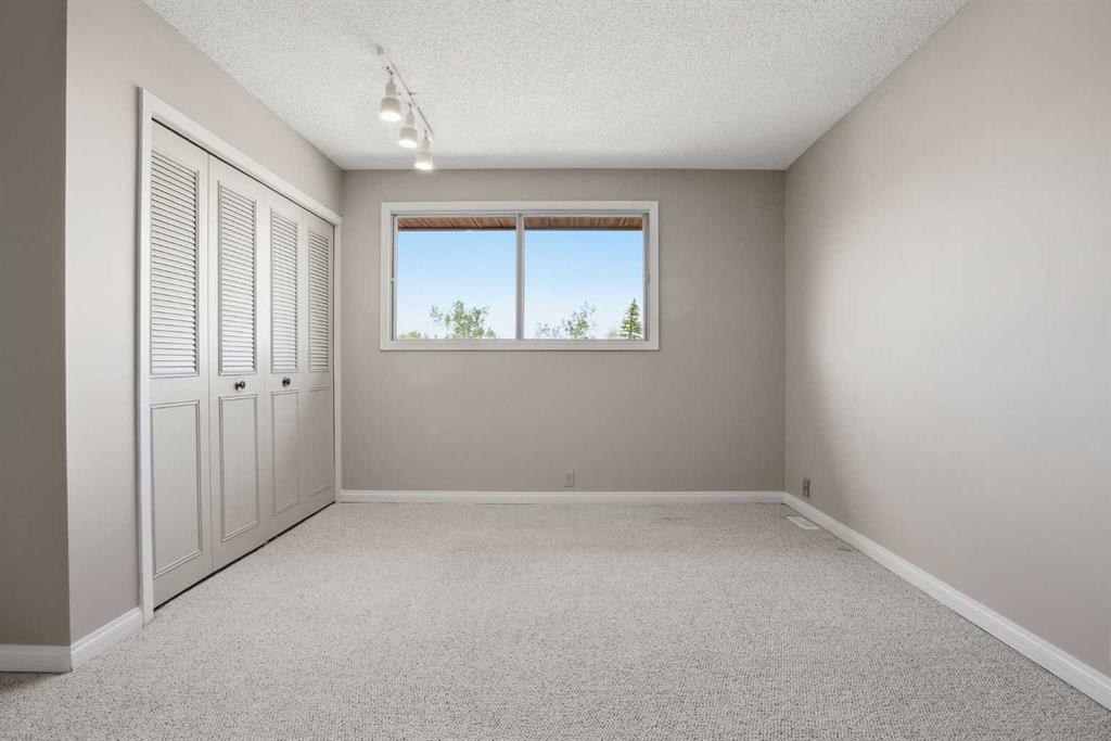 471 Berkley Crescent Nw, Calgary, AB
