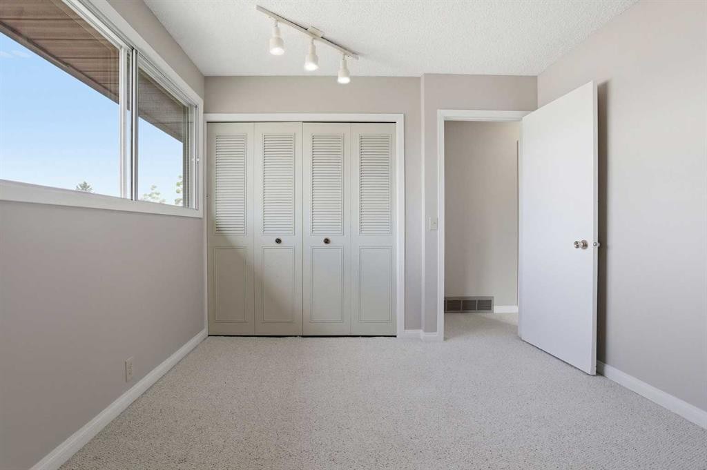 471 Berkley Crescent Nw, Calgary, AB