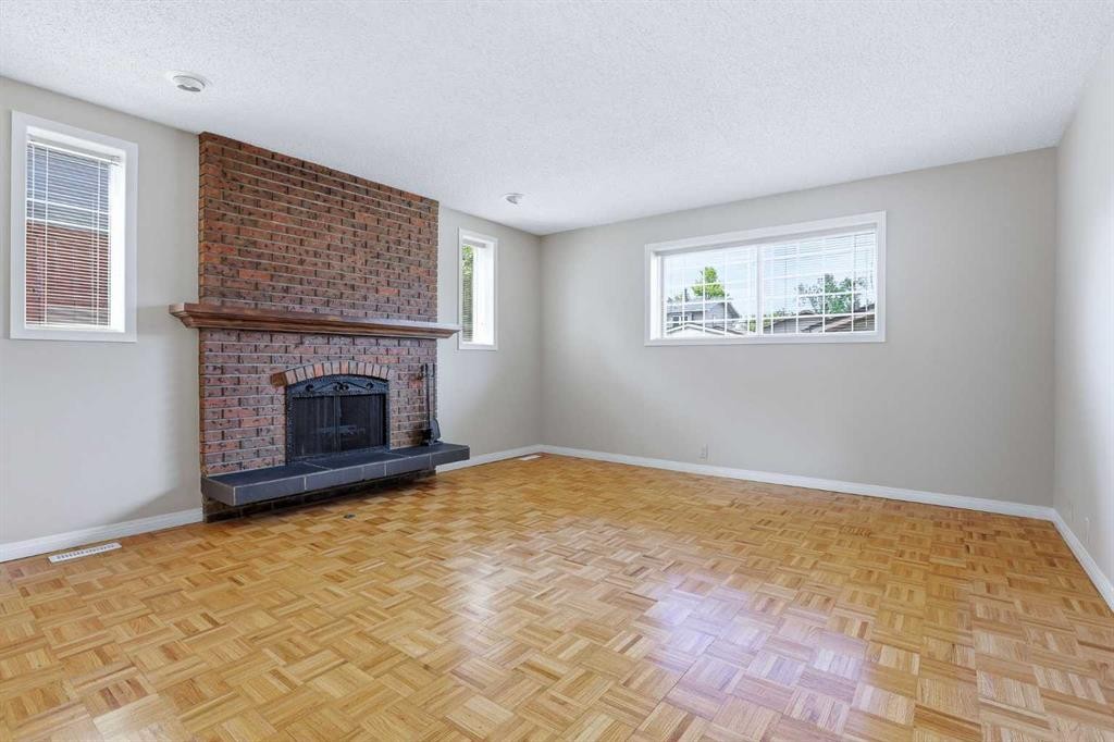 471 Berkley Crescent Nw, Calgary, AB