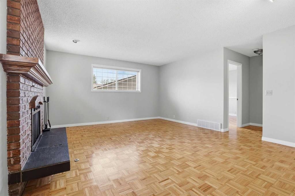 471 Berkley Crescent Nw, Calgary, AB