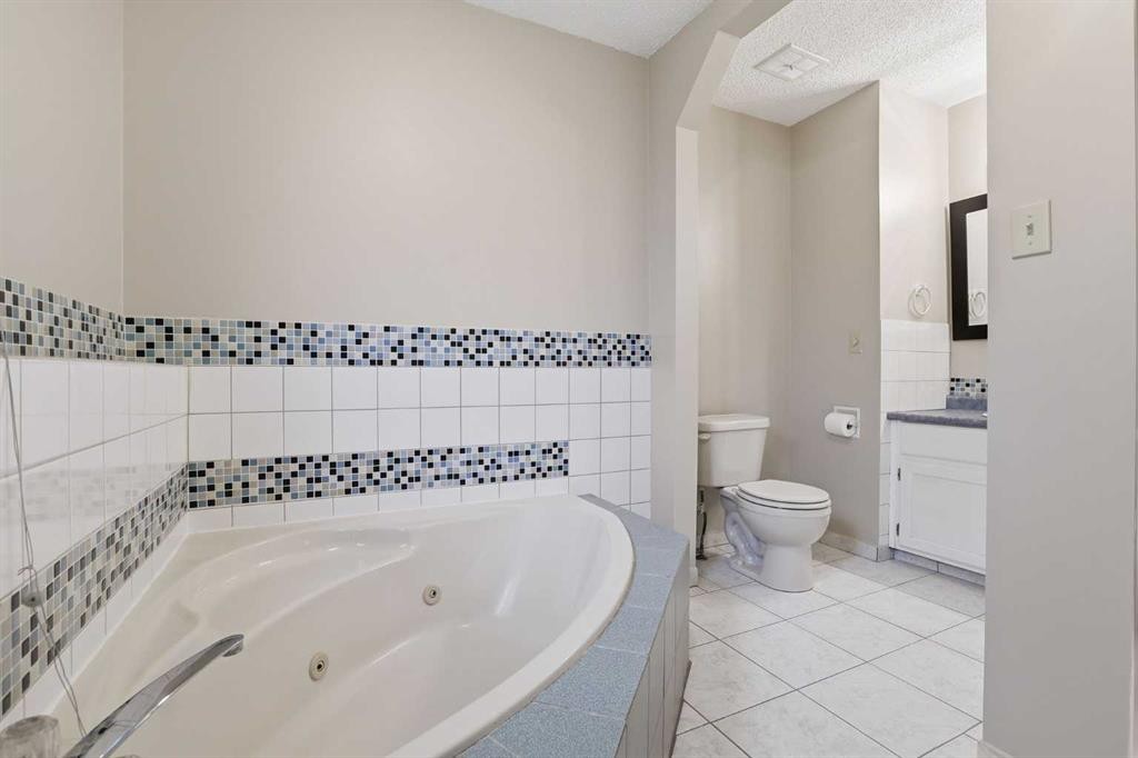 471 Berkley Crescent Nw, Calgary, AB