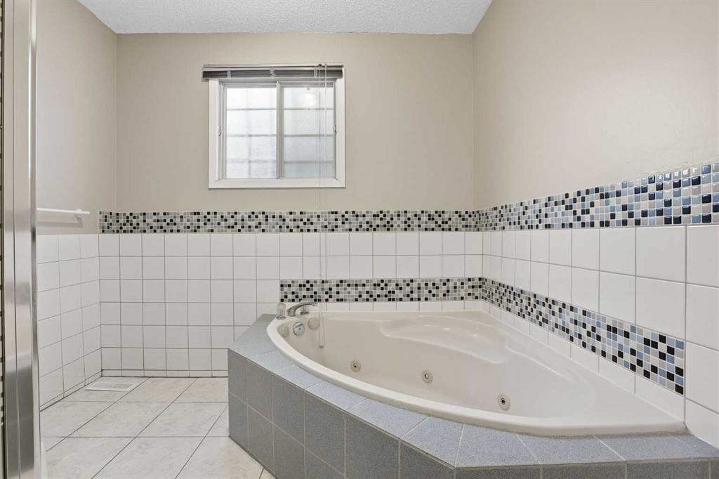 471 Berkley Crescent Nw, Calgary, AB